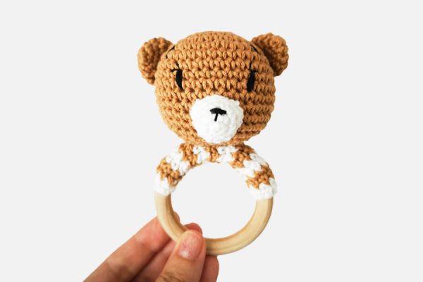 Hochet en crochet personnalisé ; Custom crochet rattle