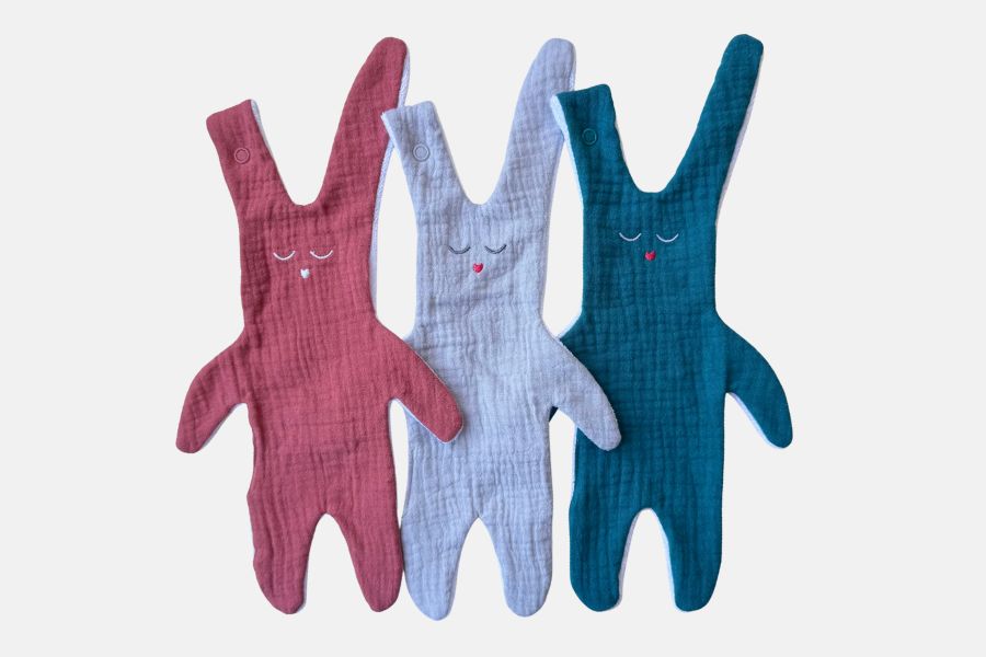 Custom comforter pacifier clip