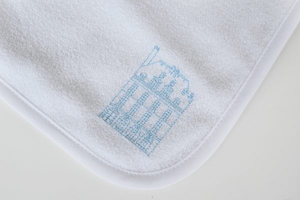 Bavoir bébé brodé - custom embroidered baby bib