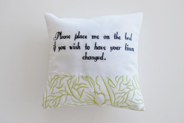 Embroidered pillow, coussin brodé