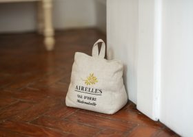 Embroidered pyramidal fabric door stop