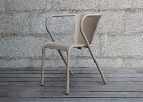 The 5008 Portuguese chair in aluminum