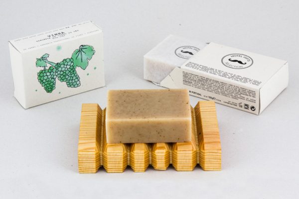 Custom eco-friendly handmade soap; Savon naturel éco-friendly personnalisé