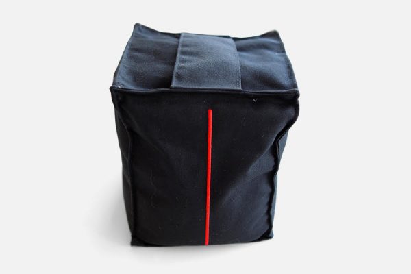 Cale-porte cubique en tissu brodé;Embroidered cube door stop