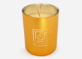 Scented candle in gold metal glass