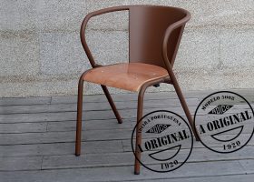 The 5008 Portuguese chair in aluminum and wood