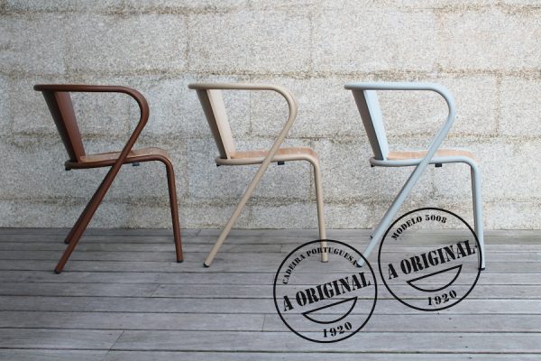5008 Portuguese chair in steel and wood; chaise portugaise 5008 en métal et bois