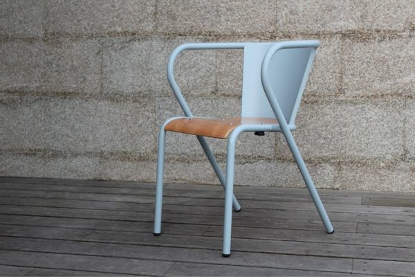 5008 Portuguese chair in steel and wood; chaise portugaise 5008 en métal et bois