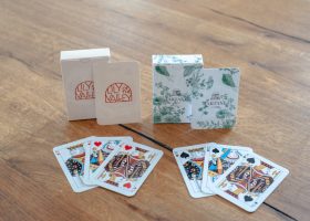 Custom printed playing cards; Jeu de cartes personnalisé
