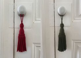 Big tassel door hanger ;Accroche-porte d'hôtel pompon