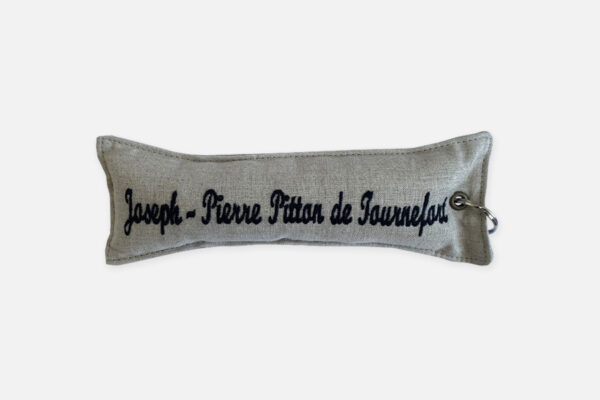 Porte-clés en lin brodé ;Embroidered linen key rings