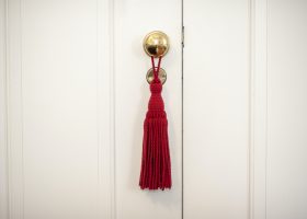 Big tassel door hanger ;Accroche-porte d'hôtel pompon