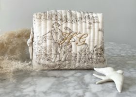 Luxury toile de Jouy cosmetic bag;Trousse matelassée en toile de Jouy de luxe