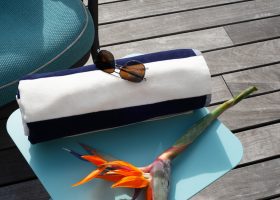 Embroidered stripes beach towel;Serviette de plage rayée personnalisée