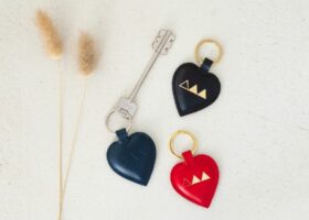 Porte-clés cœur en cuir de luxe personnalisable
