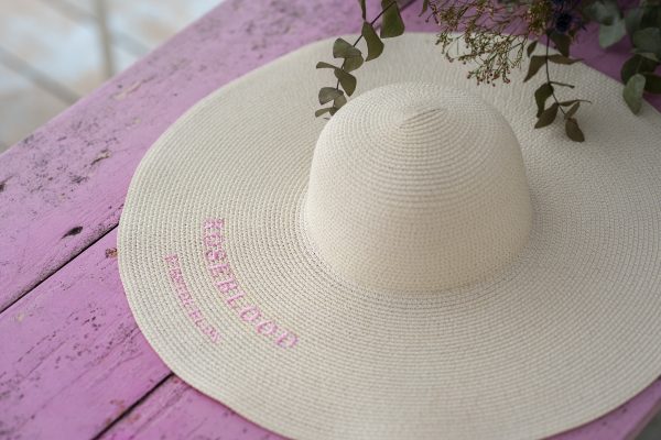 Capeline à large bord brodée ; Embroidered wide brim floppy hat
