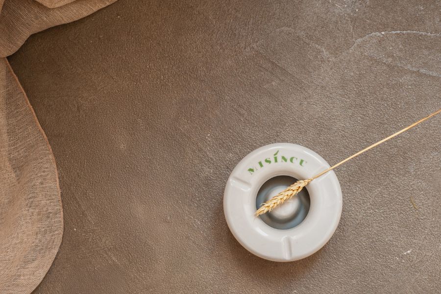 Personalized lidded ashtray