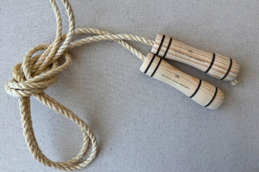 Customizable wooden skipping rope