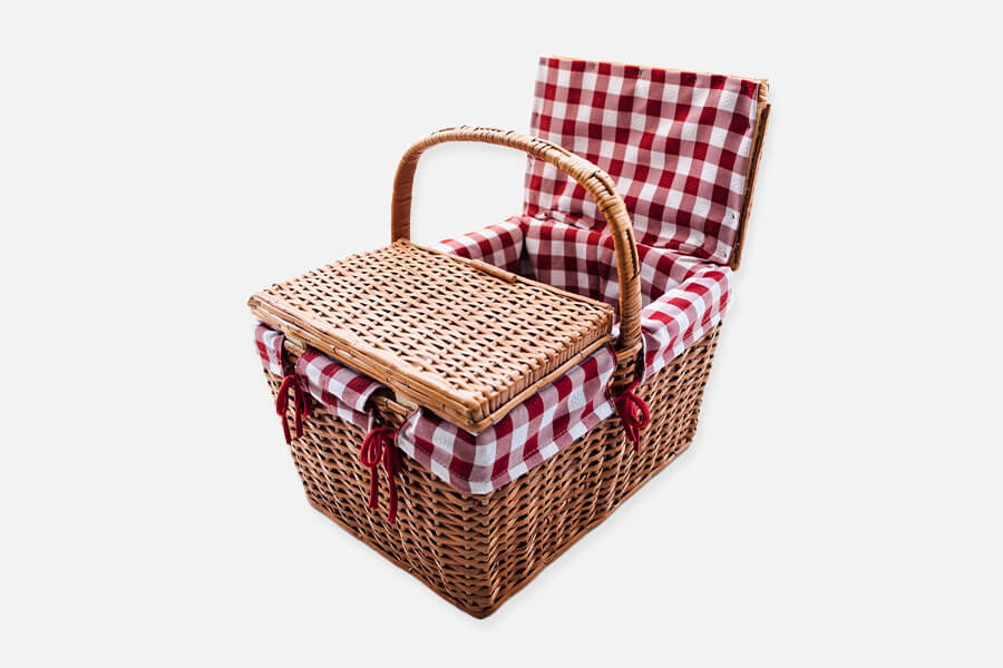 Panier pique-nique en osier ; wicker picnic basket.