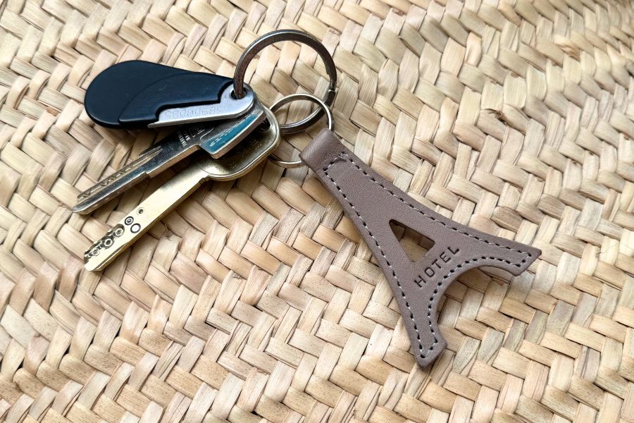 Custom Eiffel Tower key rings