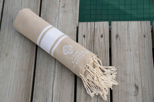 Serviette fouta traditionnelle brodée ; Personalized embroidered fouta towel