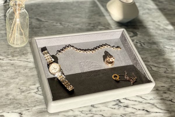 Plateau à bijoux personnalisé en simili cuir; bespoke faux leather jewellery tray