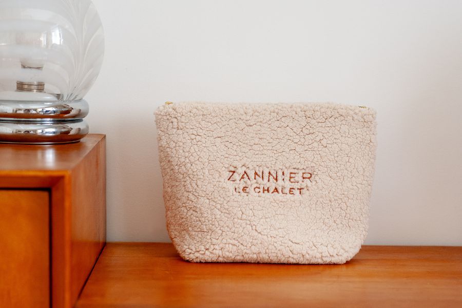 Trousse de toilette sherpa personnalisée ; Personalized sherpa cosmetic bag