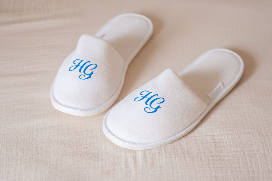 Custom luxury hotel slippers