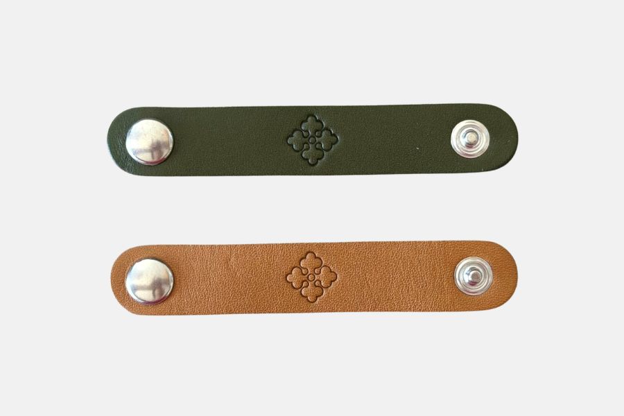 Attache-câble en cuir personnalisable